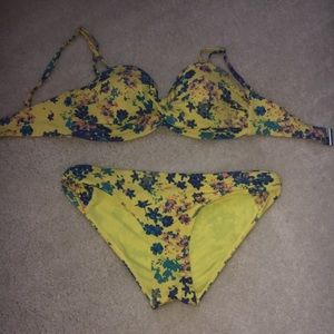 LOOKING FOR YELLOW H&M BIKINI
